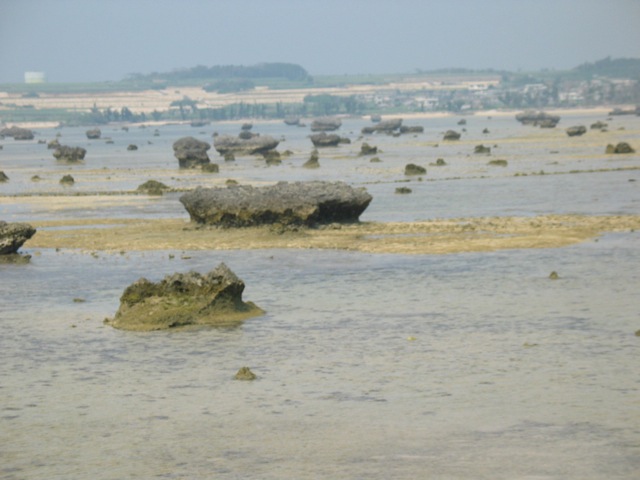 下地島の帯岩